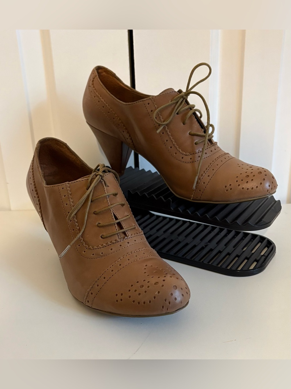 STEVE MADDEN Tan Brown Brogue Lace-Up Heeled Oxfords